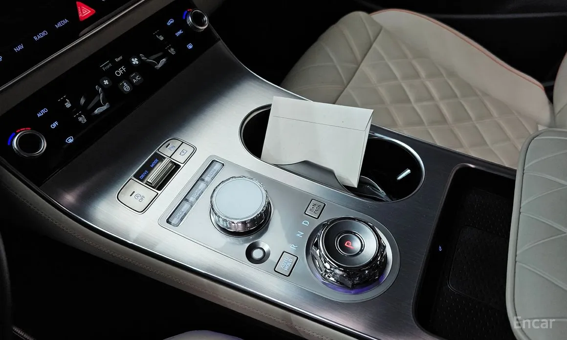 Фото 9 - Genesis GV70