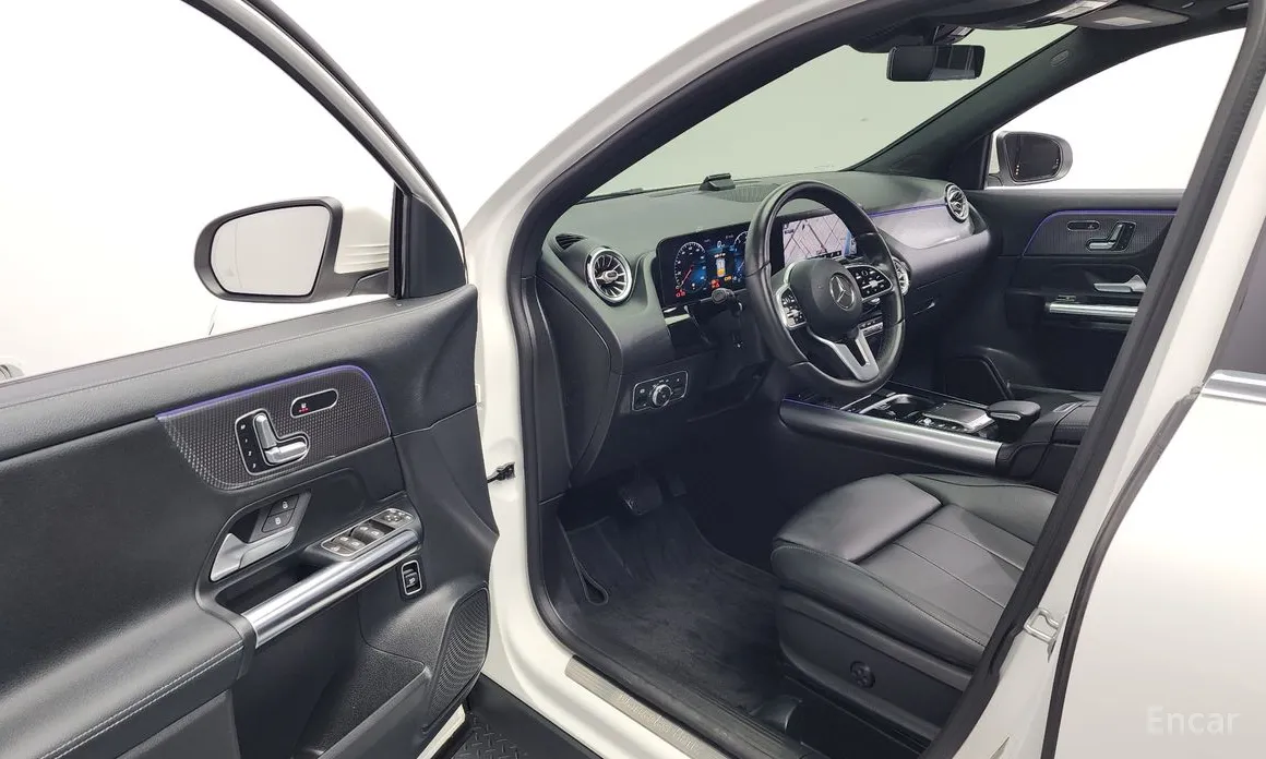 Фото 10 - Mercedes-Benz GLA-Class