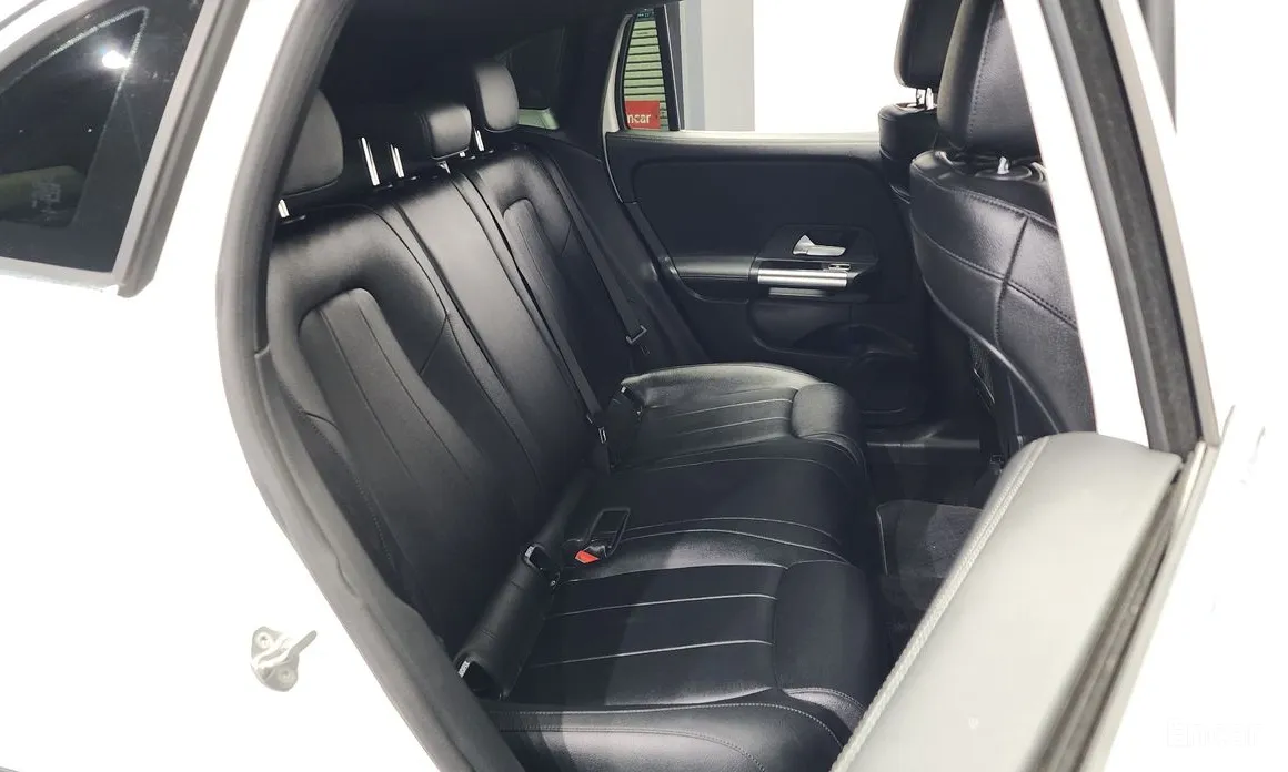 Фото 12 - Mercedes-Benz GLA-Class