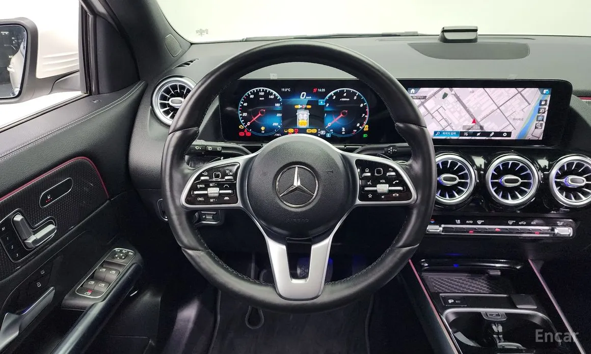 Фото 13 - Mercedes-Benz GLA-Class