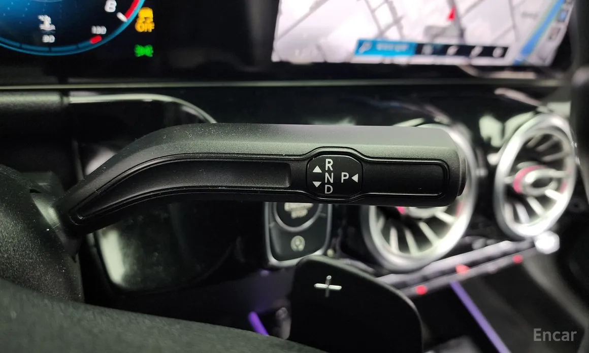 Фото 9 - Mercedes-Benz GLA-Class