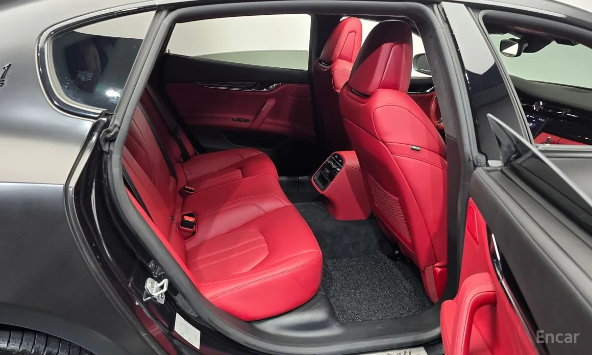 Фото 12 - Maserati Quattroporte