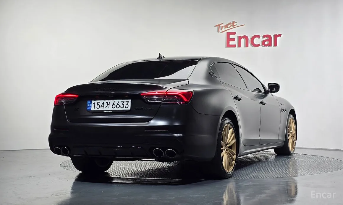 Фото 2 - Maserati Quattroporte