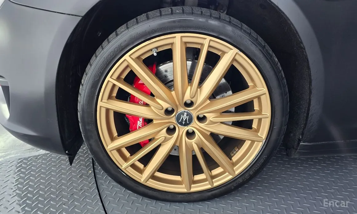 Фото 5 - Maserati Quattroporte