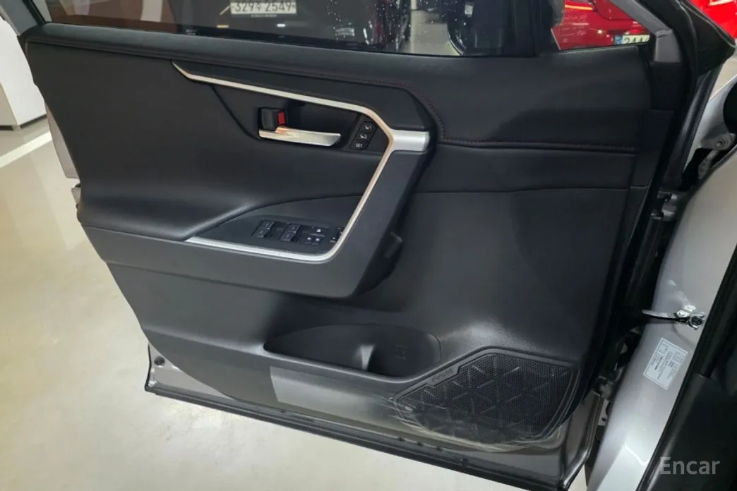 Фото 10 - Toyota RAV4