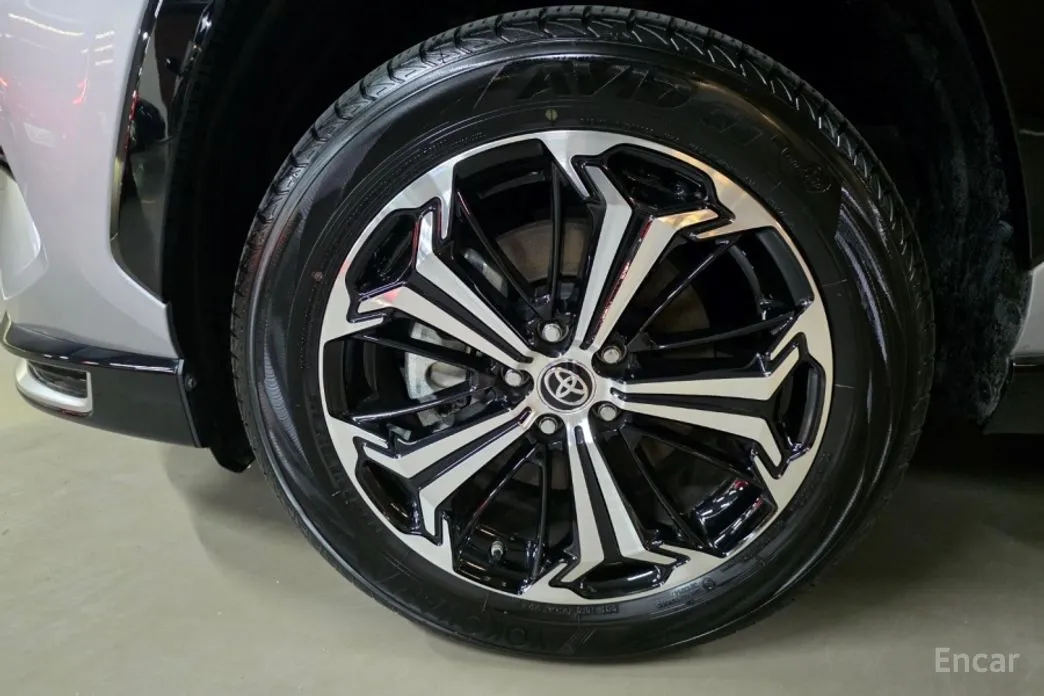 Фото 11 - Toyota RAV4