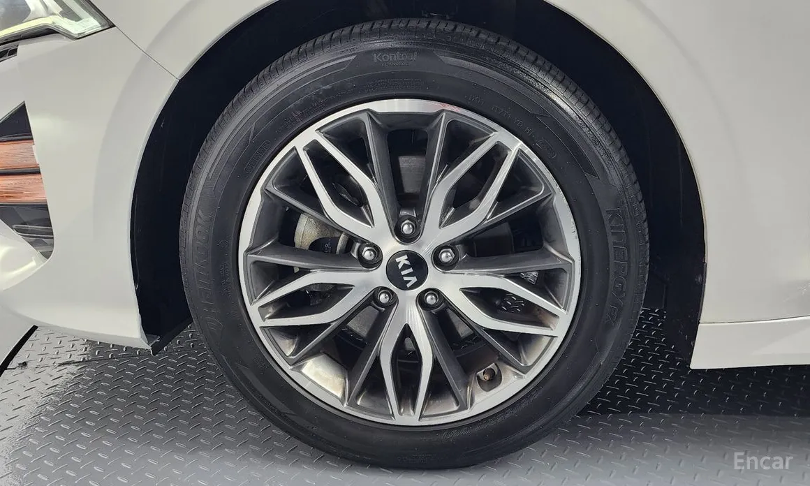 Photo 5 - Kia K5