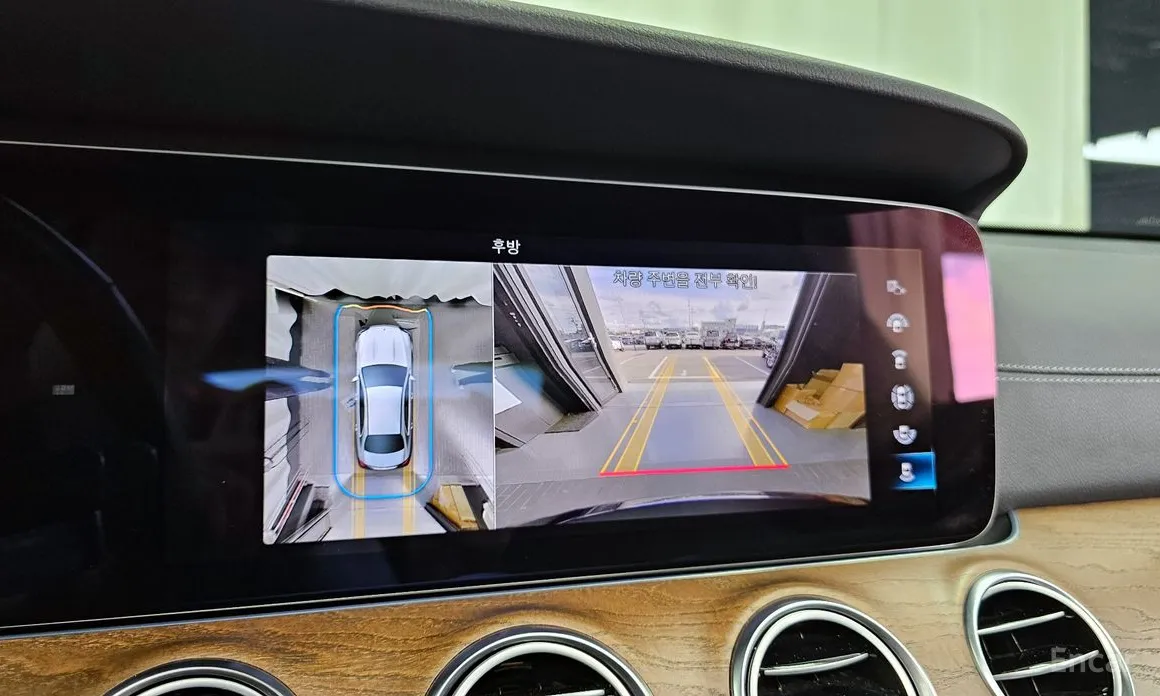 Фото 15 - Mercedes-Benz E-Class