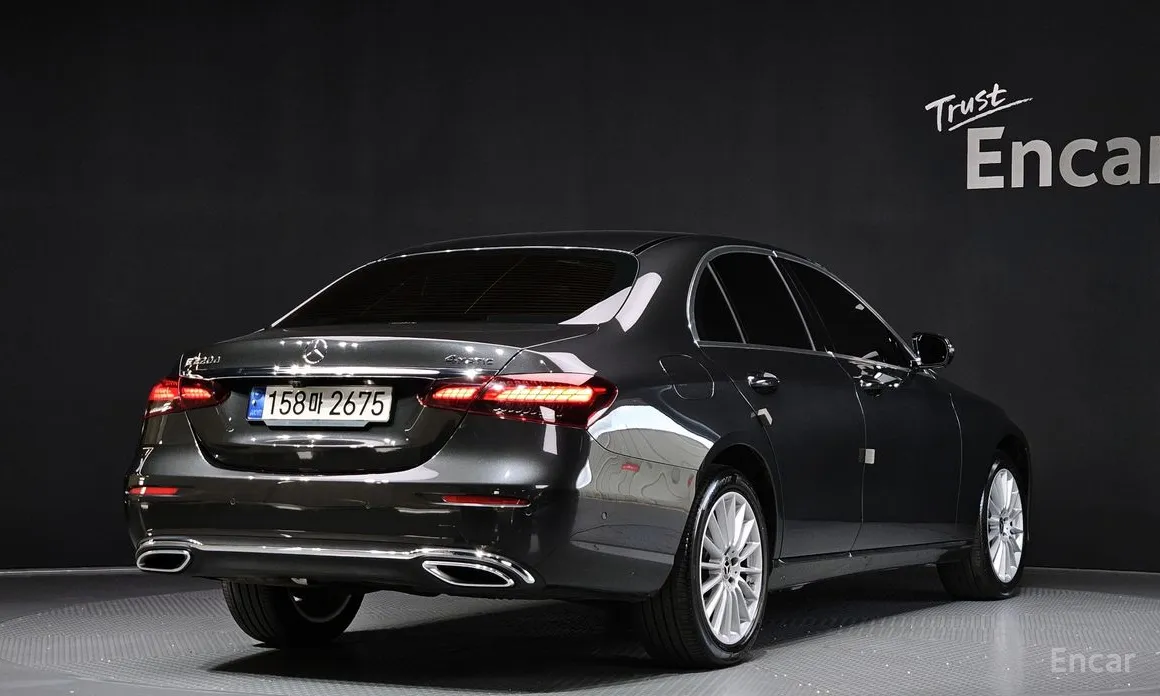 Фото 2 - Mercedes-Benz E-Class