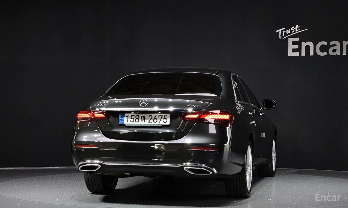 Фото 4 - Mercedes-Benz E-Class