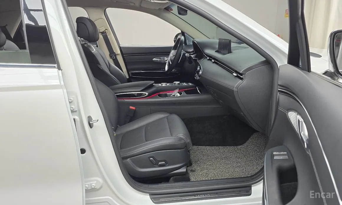 Photo 11 - Genesis GV70