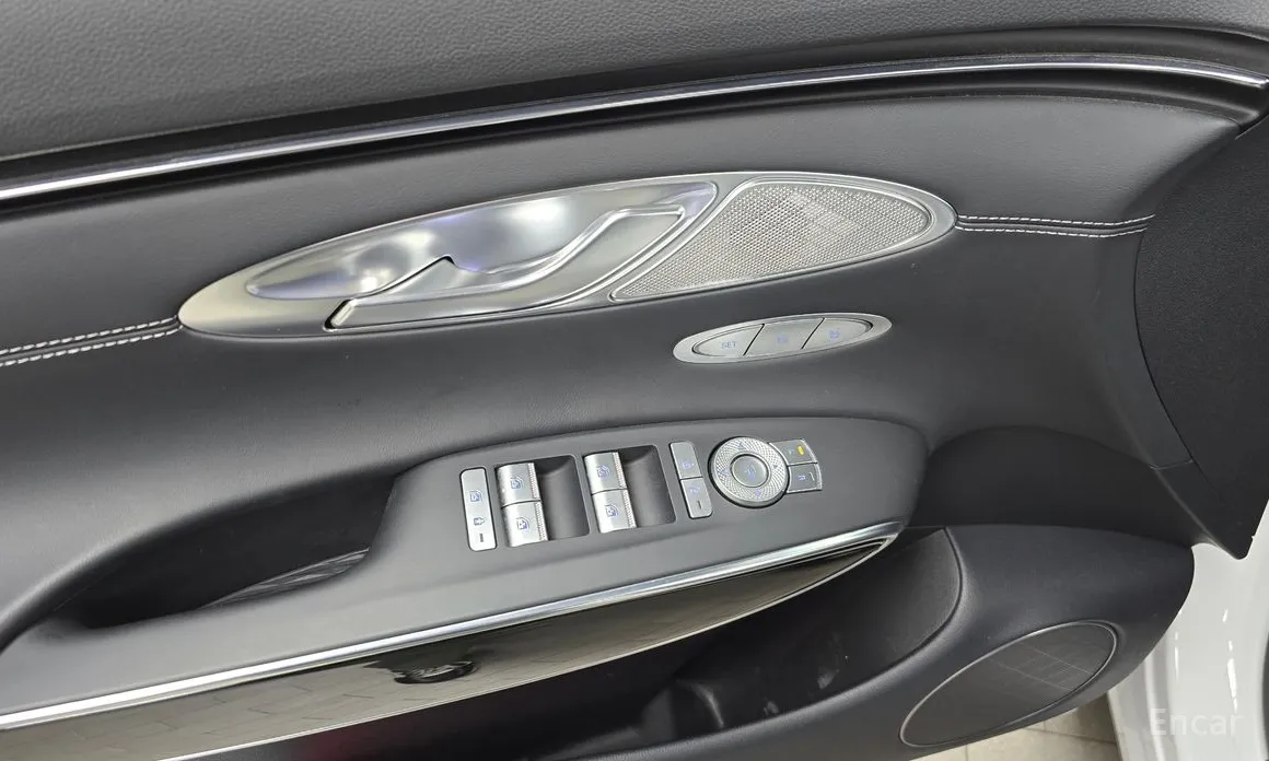 Photo 17 - Genesis GV70