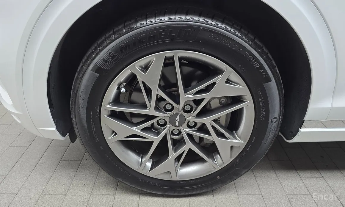 Photo 5 - Genesis GV70