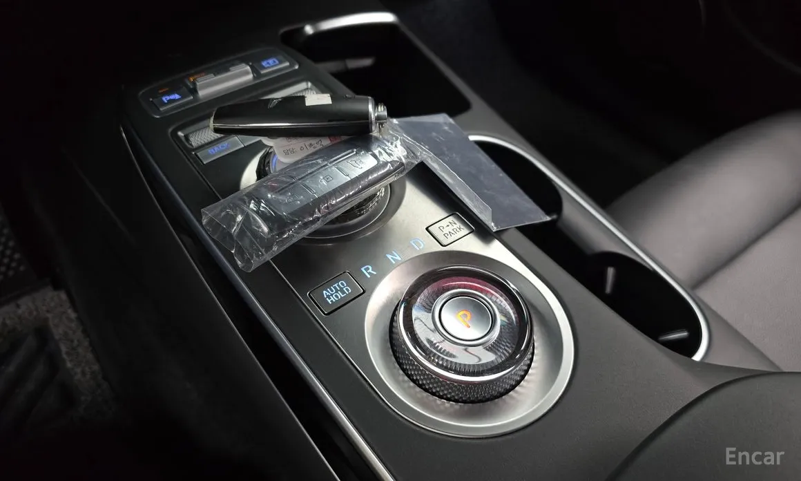 Photo 9 - Genesis GV70