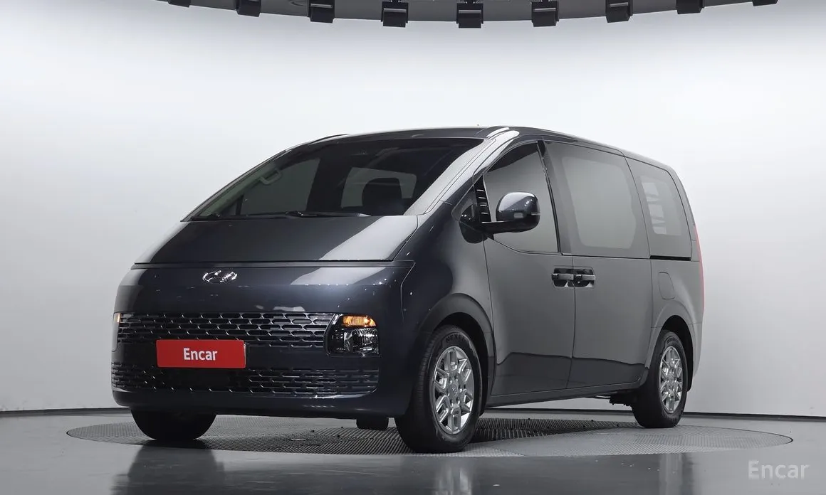 Фото 1 - Hyundai Staria