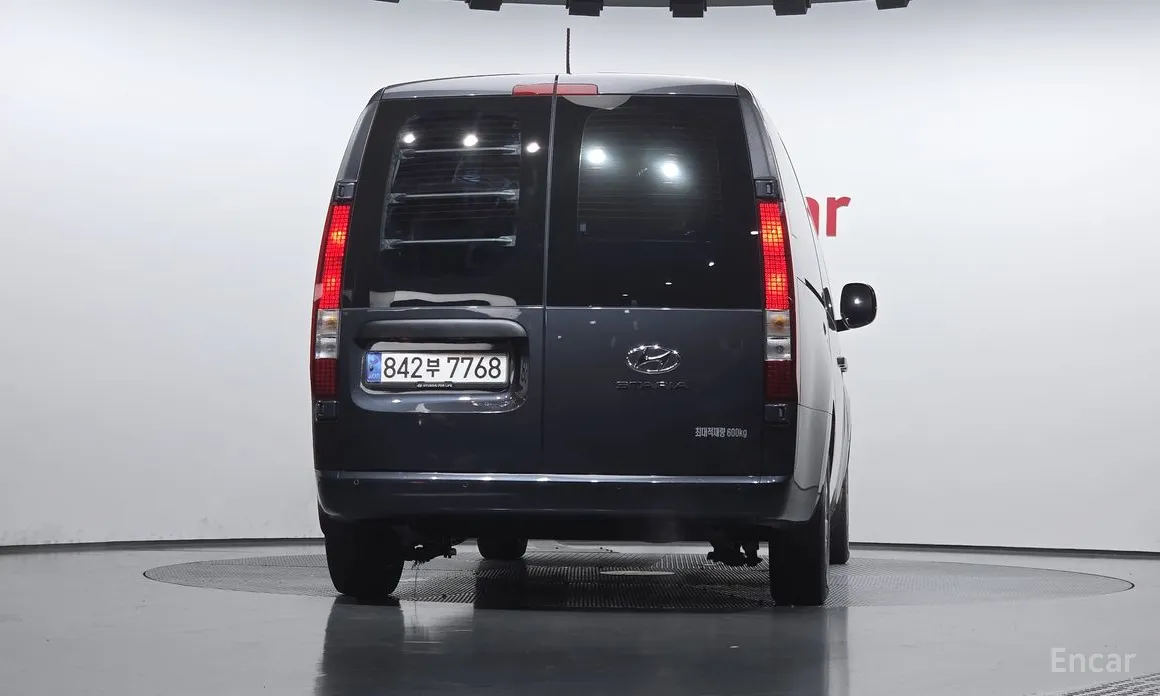 Фото 4 - Hyundai Staria