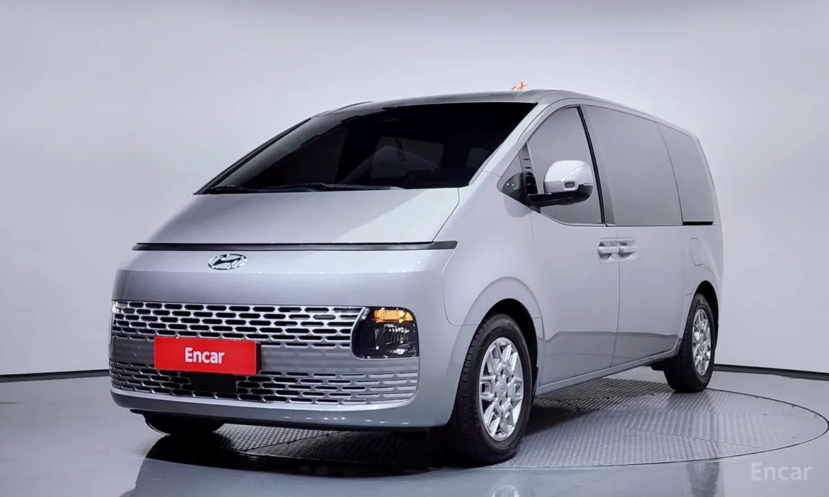 Фото 1 - Hyundai Staria