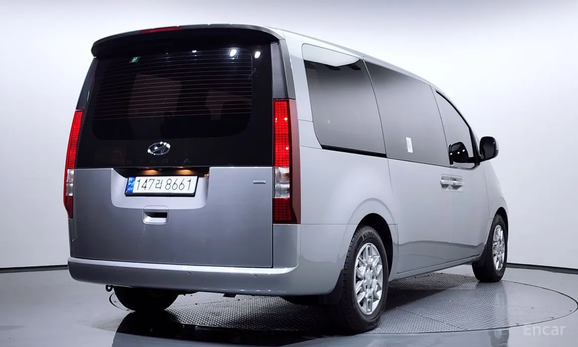 Фото 2 - Hyundai Staria