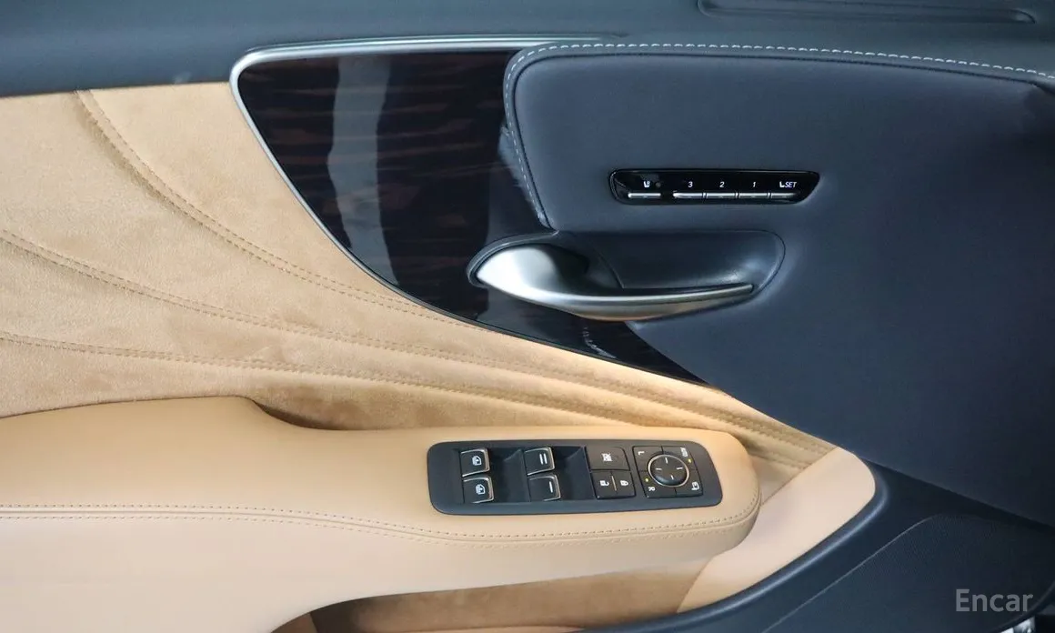 Фото 12 - Lexus LS