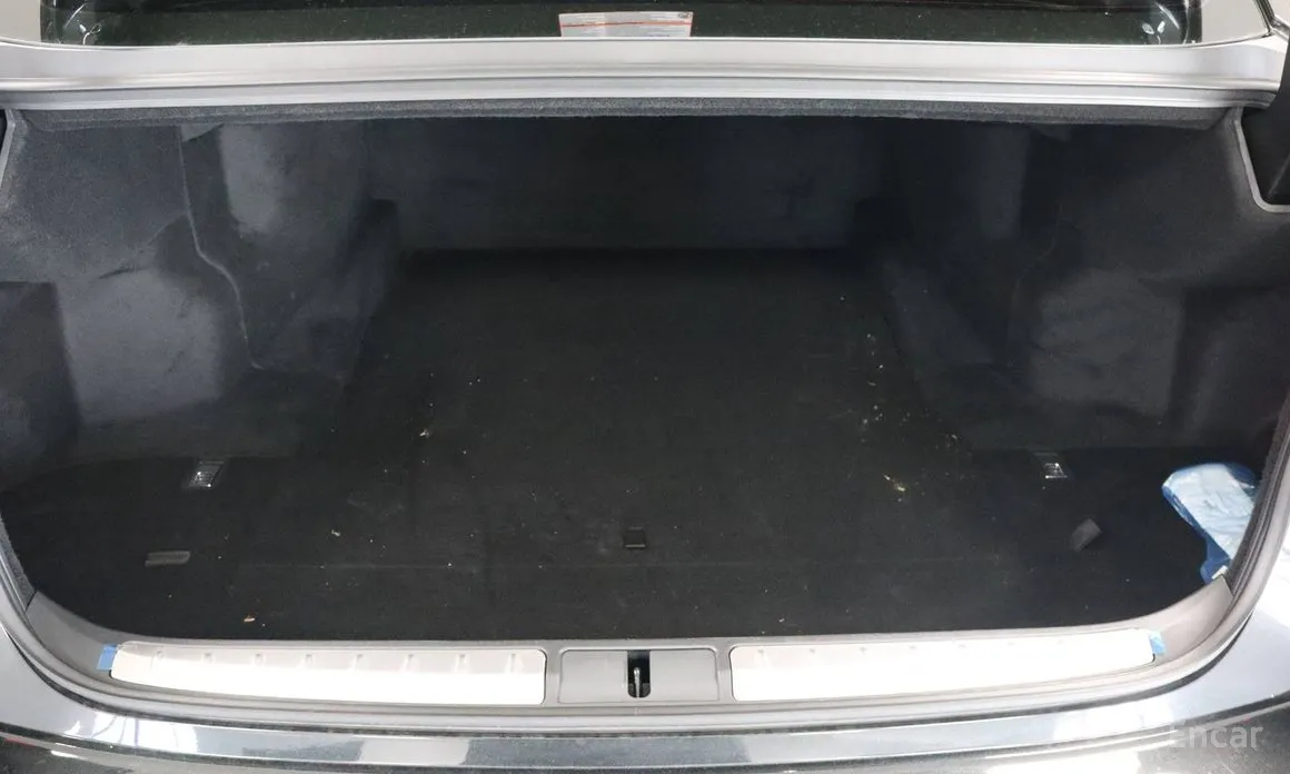 Фото 16 - Lexus LS