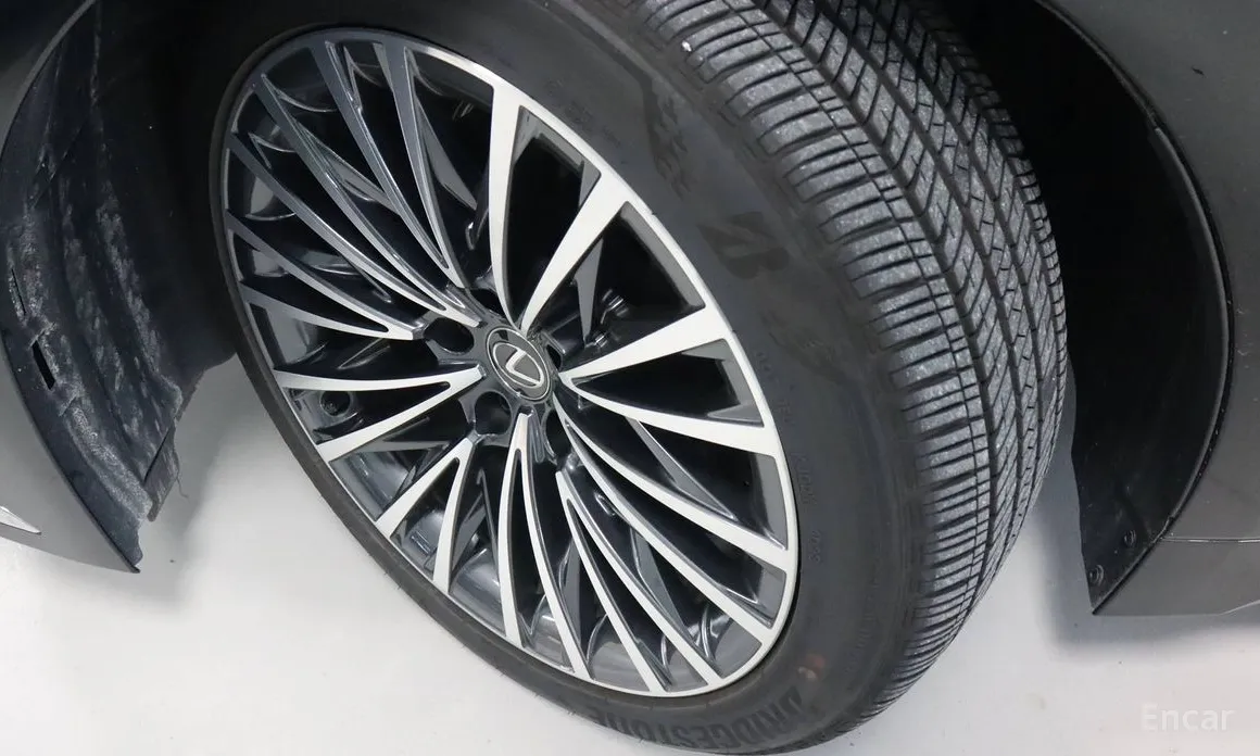 Фото 5 - Lexus LS