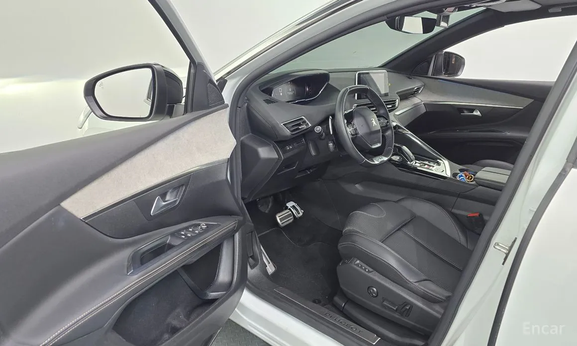 Фото 10 - Peugeot 5008