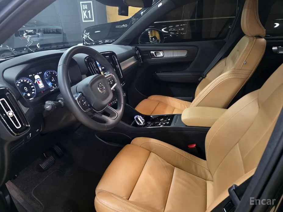 Фото 10 - Volvo XC40