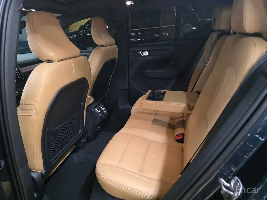 Фото 11 - Volvo XC40