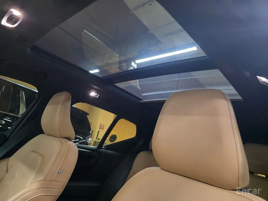 Фото 12 - Volvo XC40