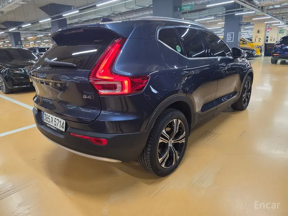 Фото 2 - Volvo XC40