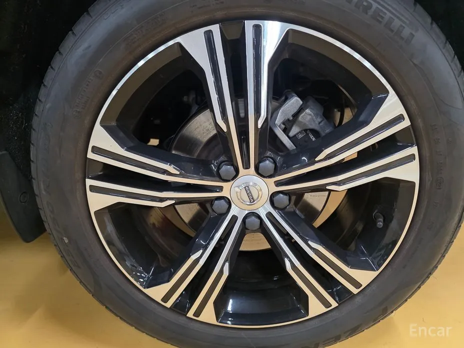 Фото 5 - Volvo XC40