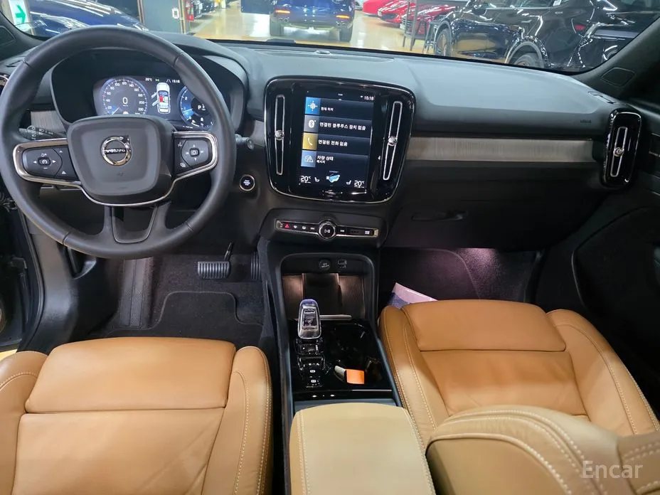 Фото 7 - Volvo XC40