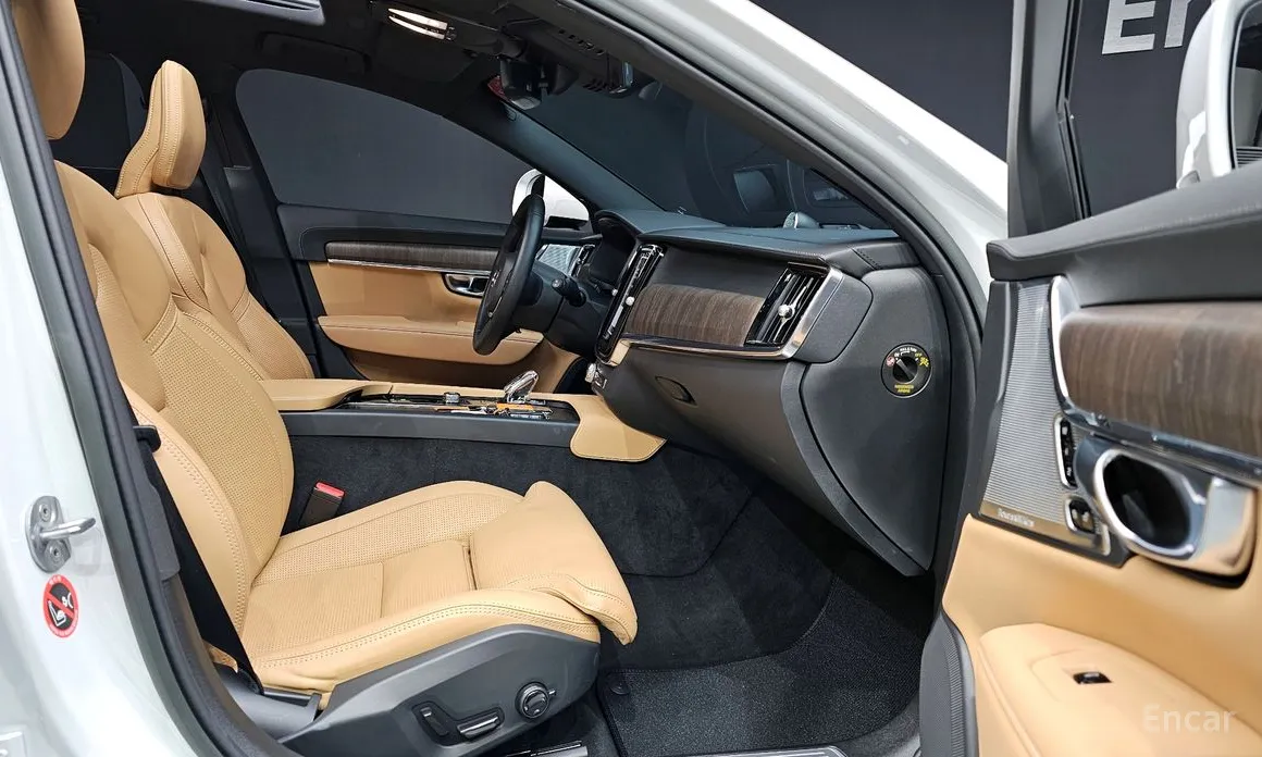 Фото 10 - Volvo V90