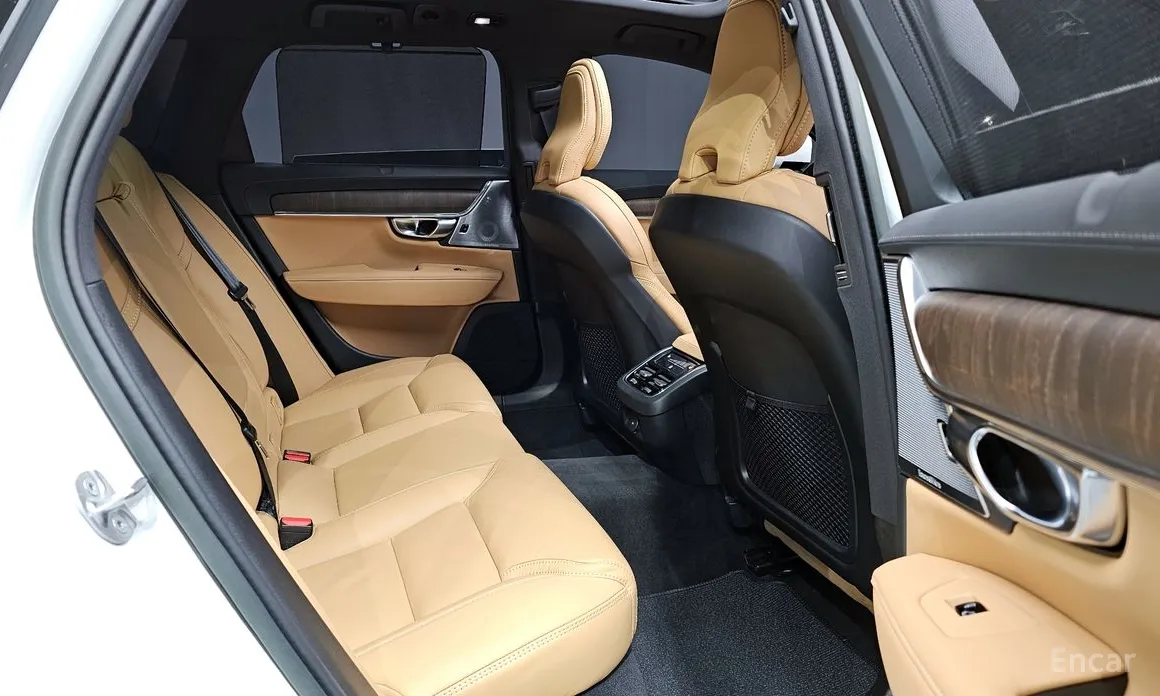 Фото 11 - Volvo V90