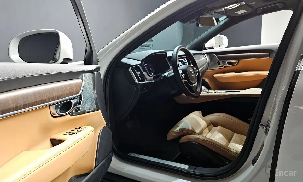 Фото 12 - Volvo V90