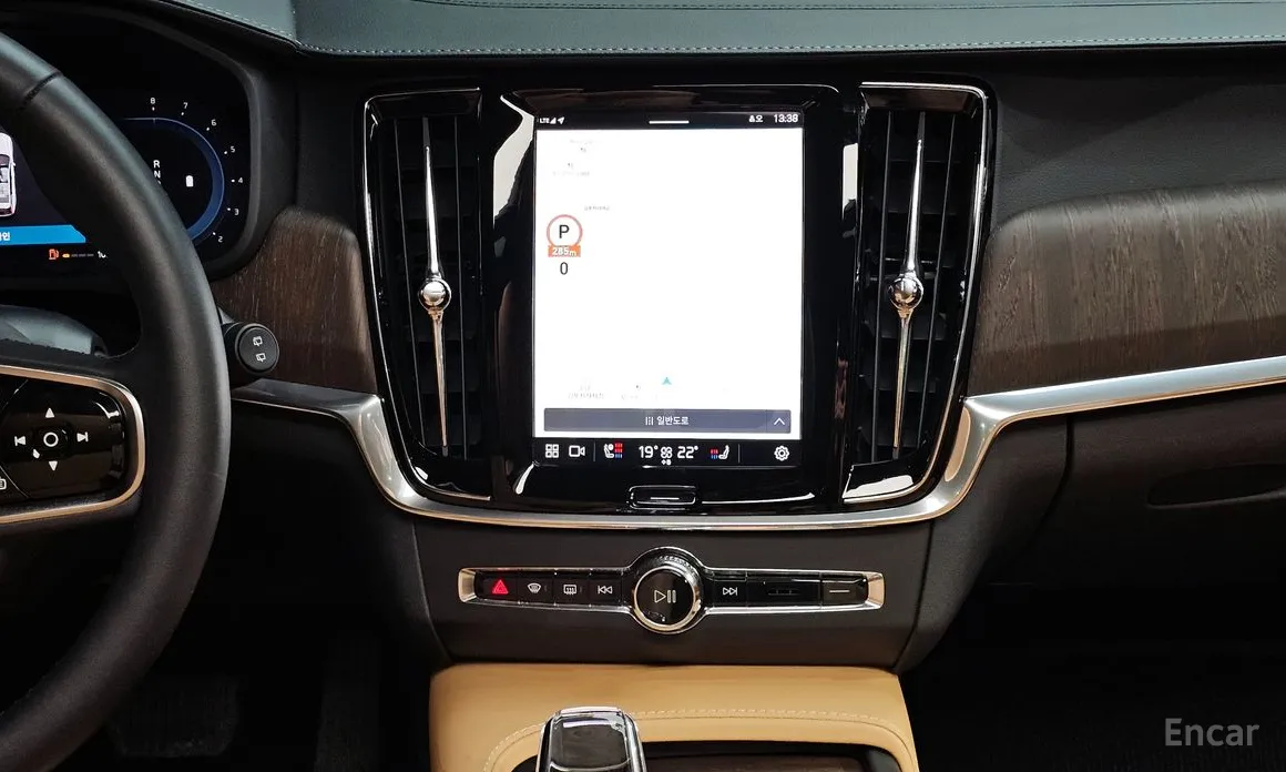 Фото 15 - Volvo V90