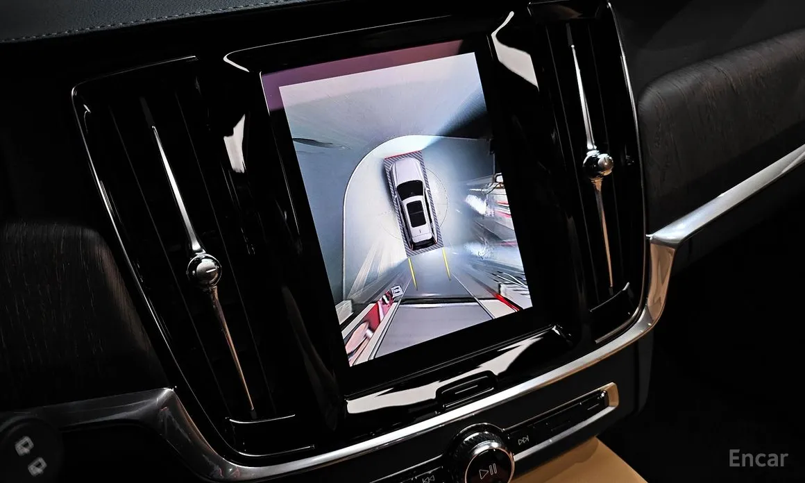 Фото 16 - Volvo V90