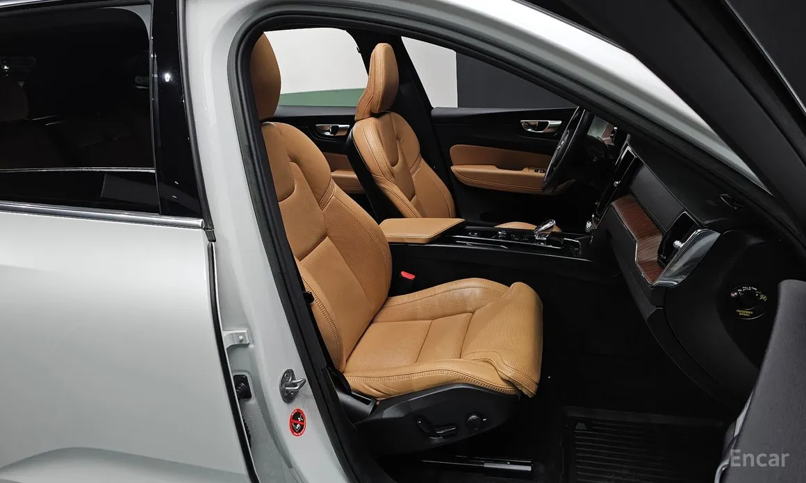 Фото 10 - Volvo XC60