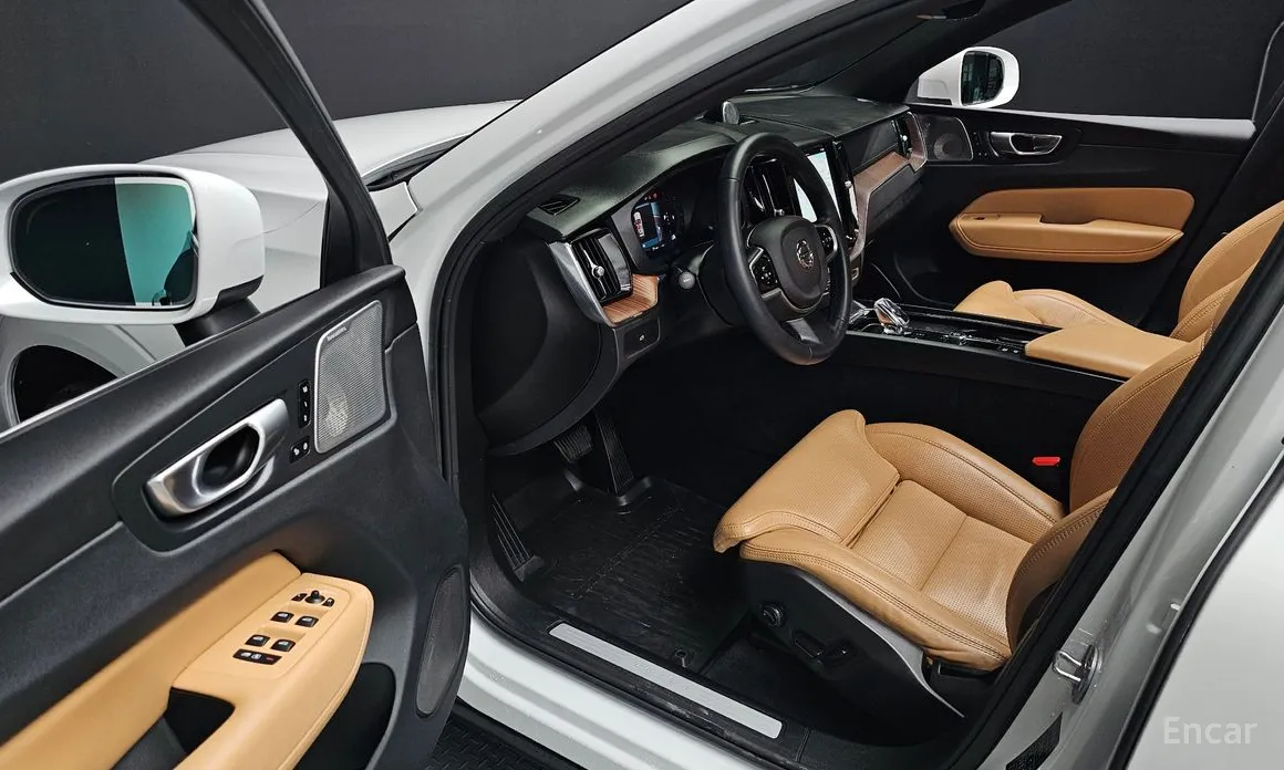 Фото 11 - Volvo XC60