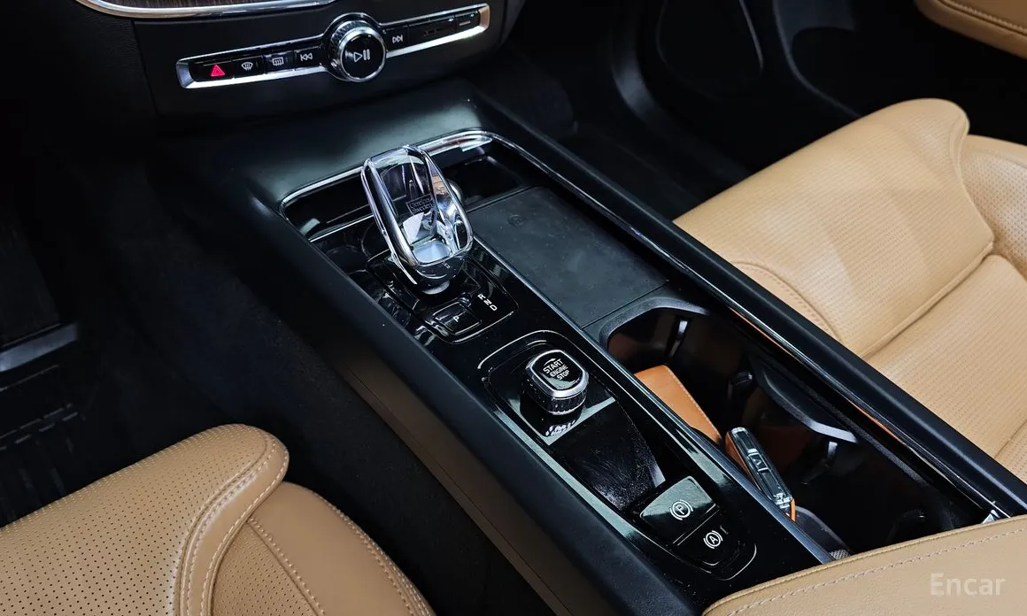 Фото 9 - Volvo XC60