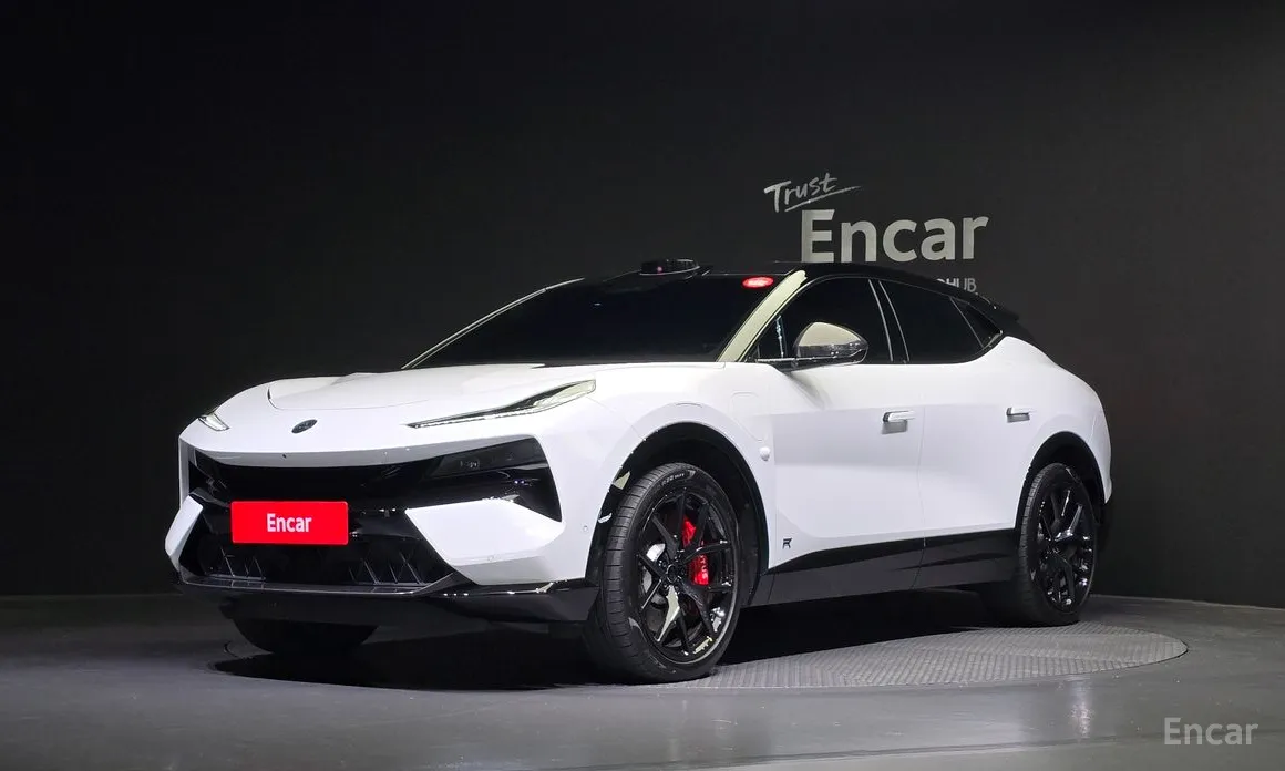 Фото 1 - Lotus Eletre