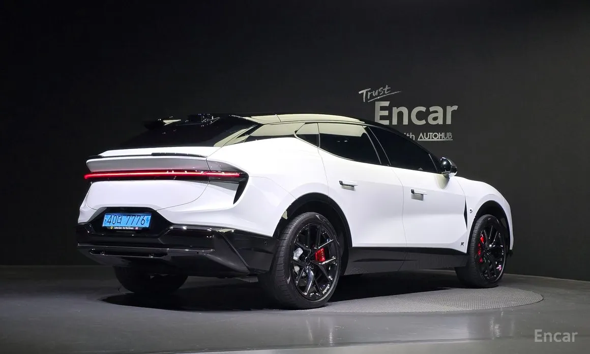 Фото 2 - Lotus Eletre