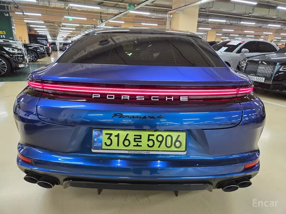 Фото 2 - Porsche Panamera