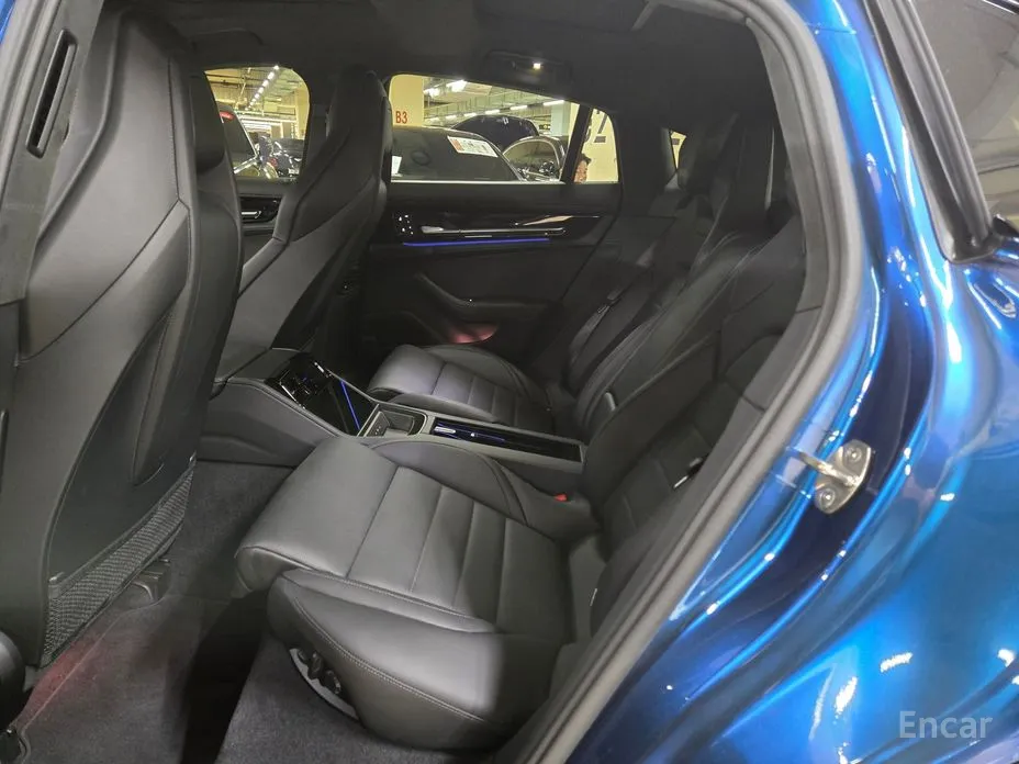 Фото 7 - Porsche Panamera