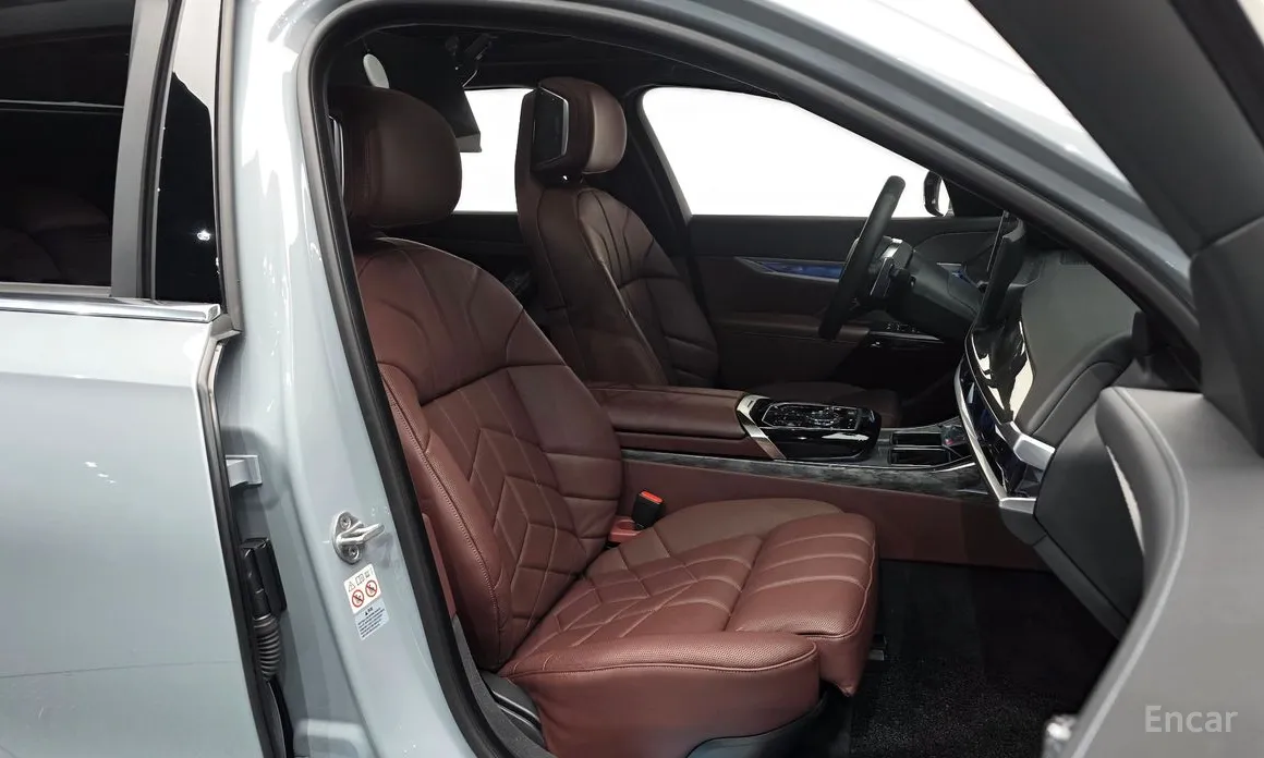 Фото 10 - BMW 7 Series