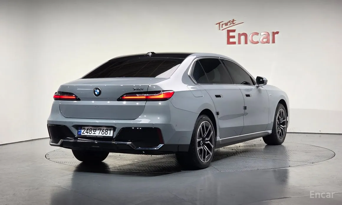 Фото 2 - BMW 7 Series