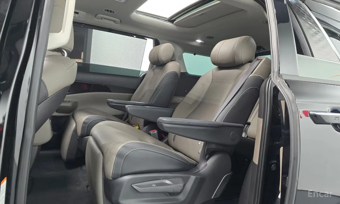 Фото 12 - Kia Carnival