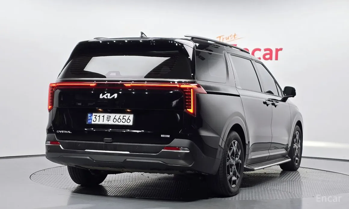 Фото 2 - Kia Carnival