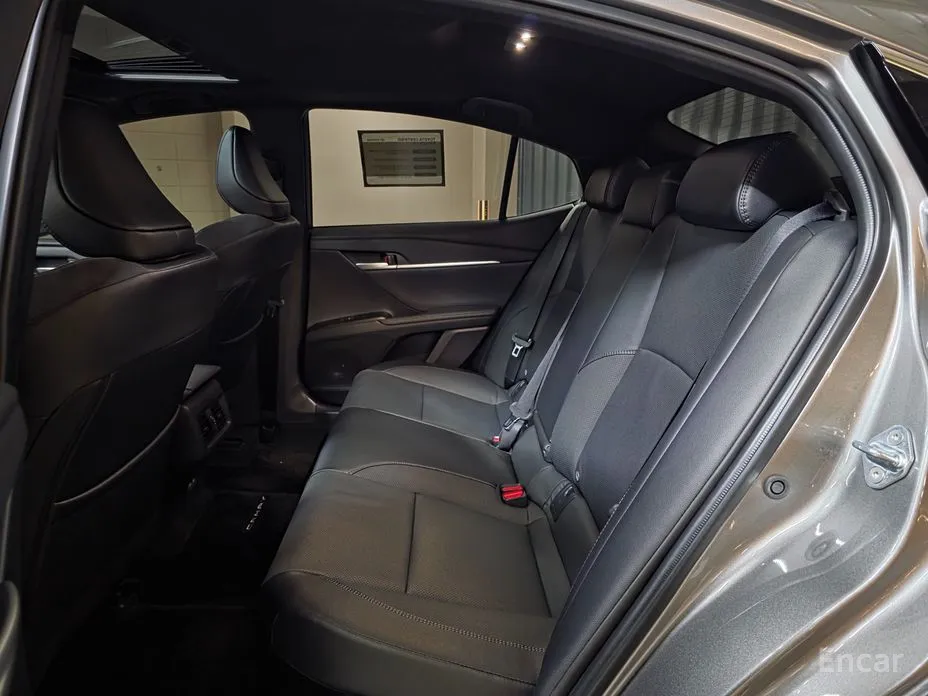 Фото 16 - Toyota Camry