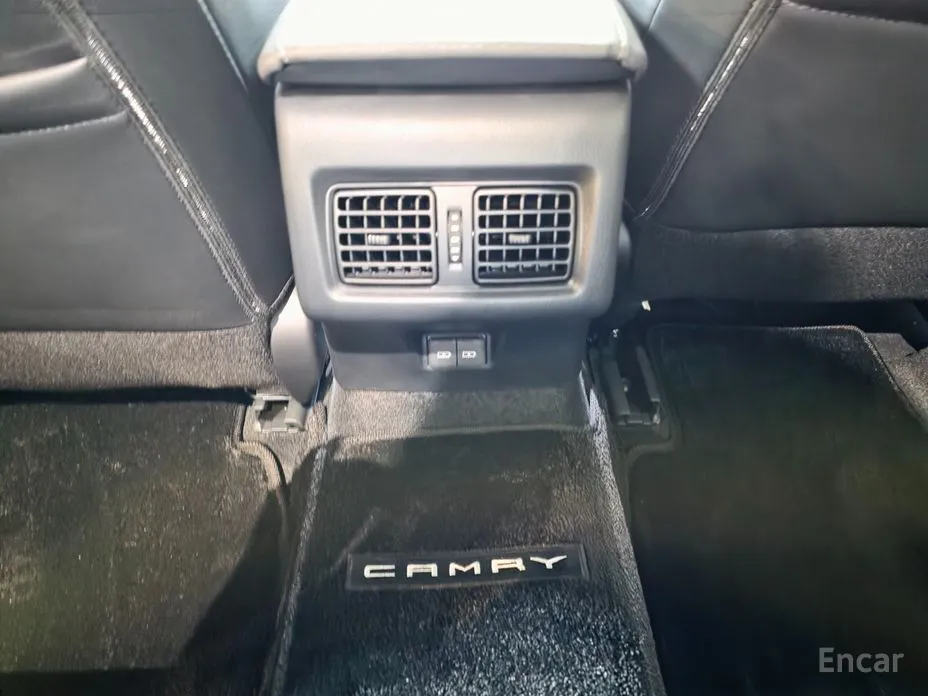 Фото 17 - Toyota Camry